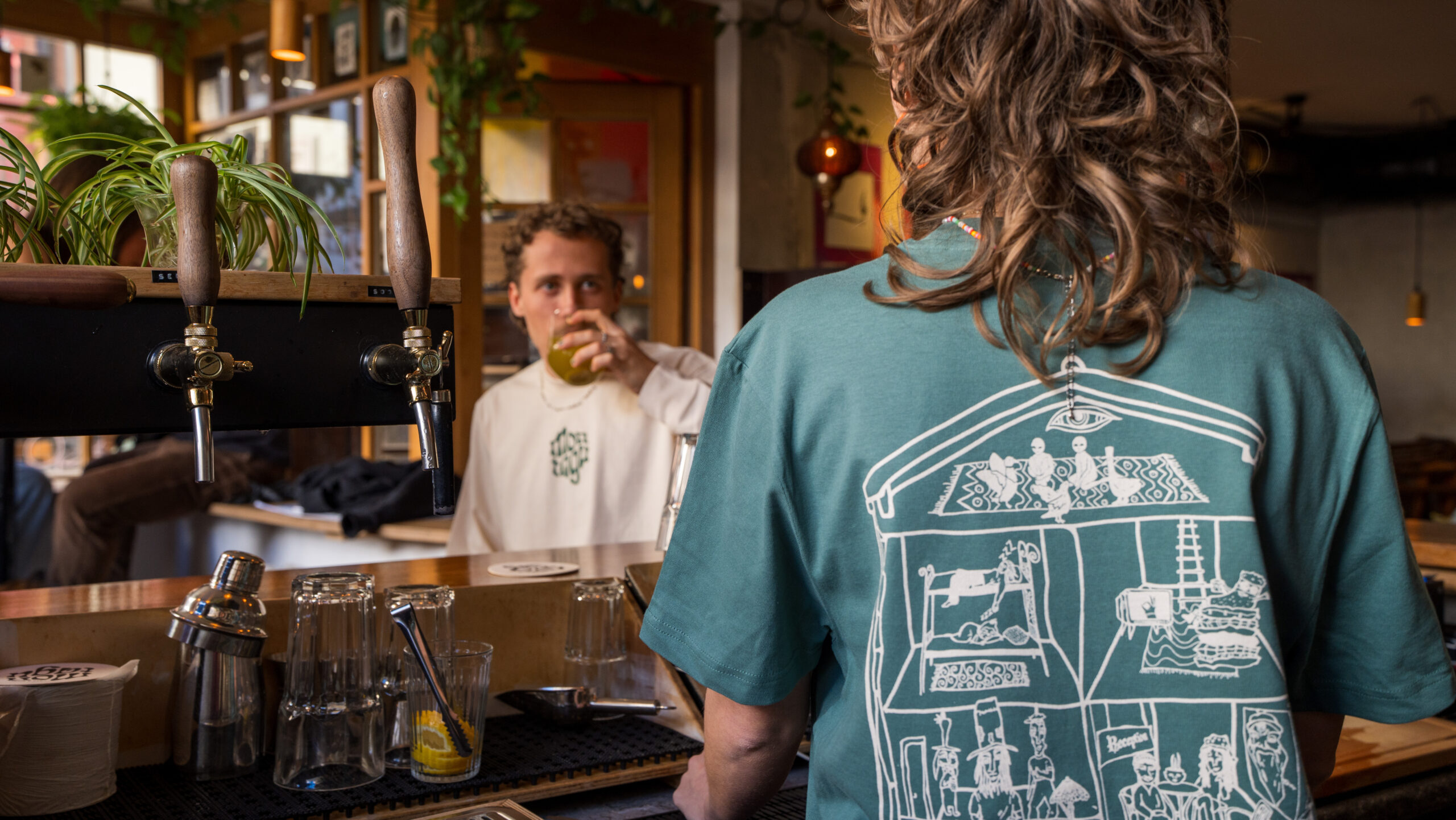 Montagu Bed Beers Merch Innsbruck Bar Scaled 1